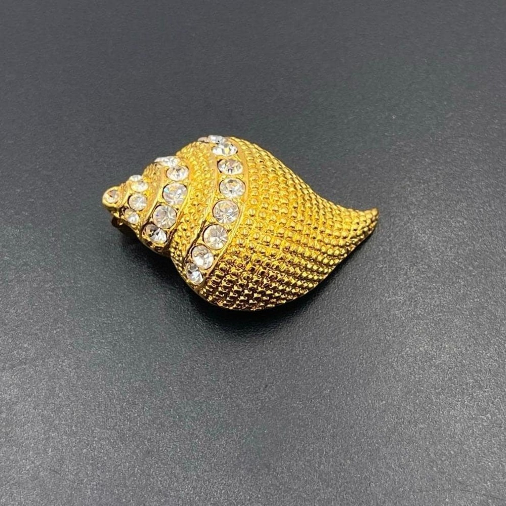 Kenneth Jay Lane KJL Conch Seashell Rhinestone Gold Tone Shell Brooch Pendant